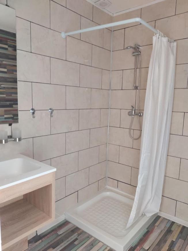 Cocon Des Lys Hotel Сен-Луи Екстериор снимка